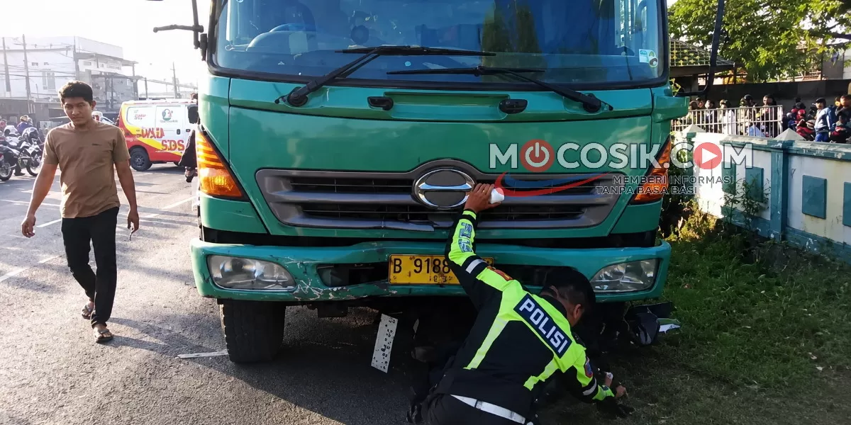 Diduga rem blong, truk box tabrak tiga motor dan empat pejalan kaki di Janti, Jogoroto  Jombang (dok.istimewa)