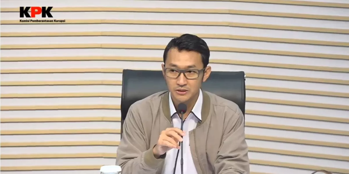 KPK memeriksa empat tersangka kasus dugaan suap dana hibah Pokmas APBD Jawa Timur 2019-2022 (Facebook @kpk)