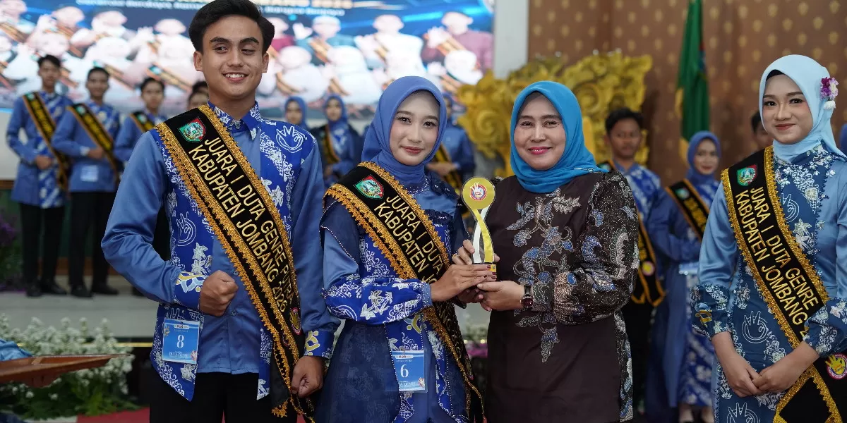 Grand Final Duta GenRe Jombang 2026 menetapkan Kukuh Setya dan Nayla Rohmat sebagai Juara I sekaligus duta remaja berprestasi (jombangkab.go.id)
