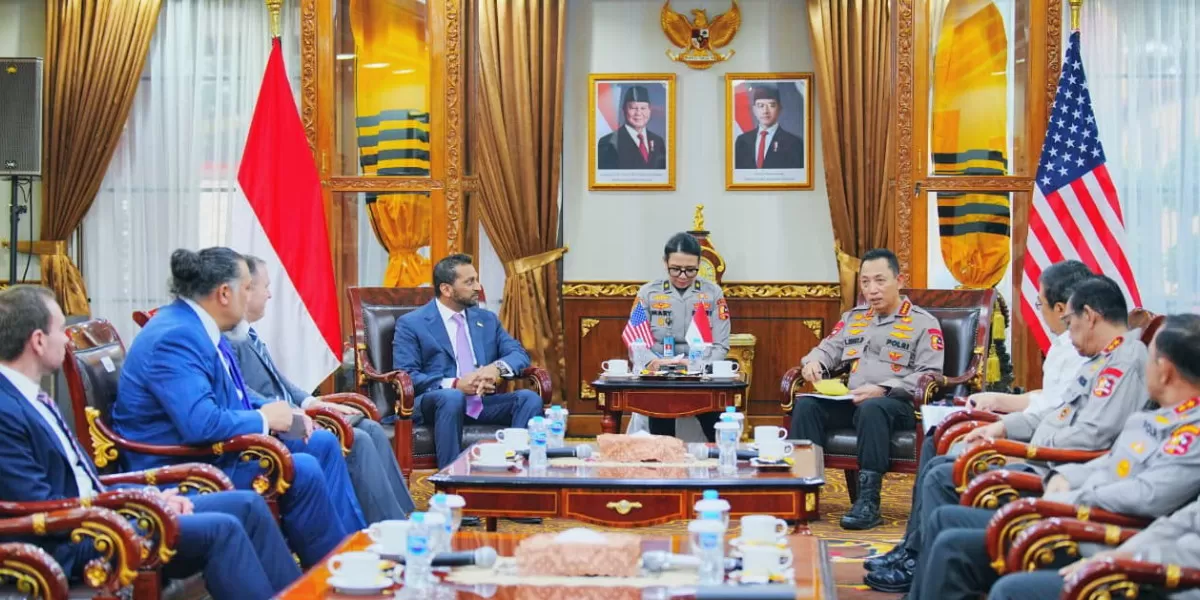 Kapolri dan Direktur FBI memperkuat kerja sama penanganan terorisme, narkotika, kejahatan siber, dan kejahatan transnasional (Divisi Humas Polri)