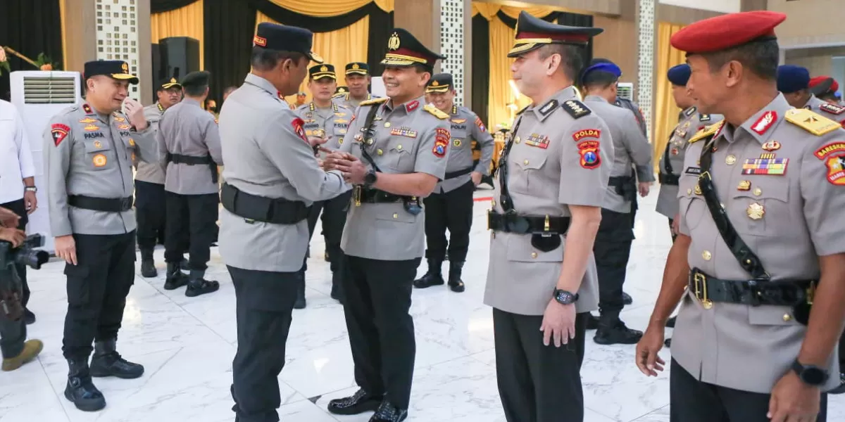 Kapolda Jatim memimpin sertijab 26 pejabat utama dan Kapolres (Humas Polda Jatim)