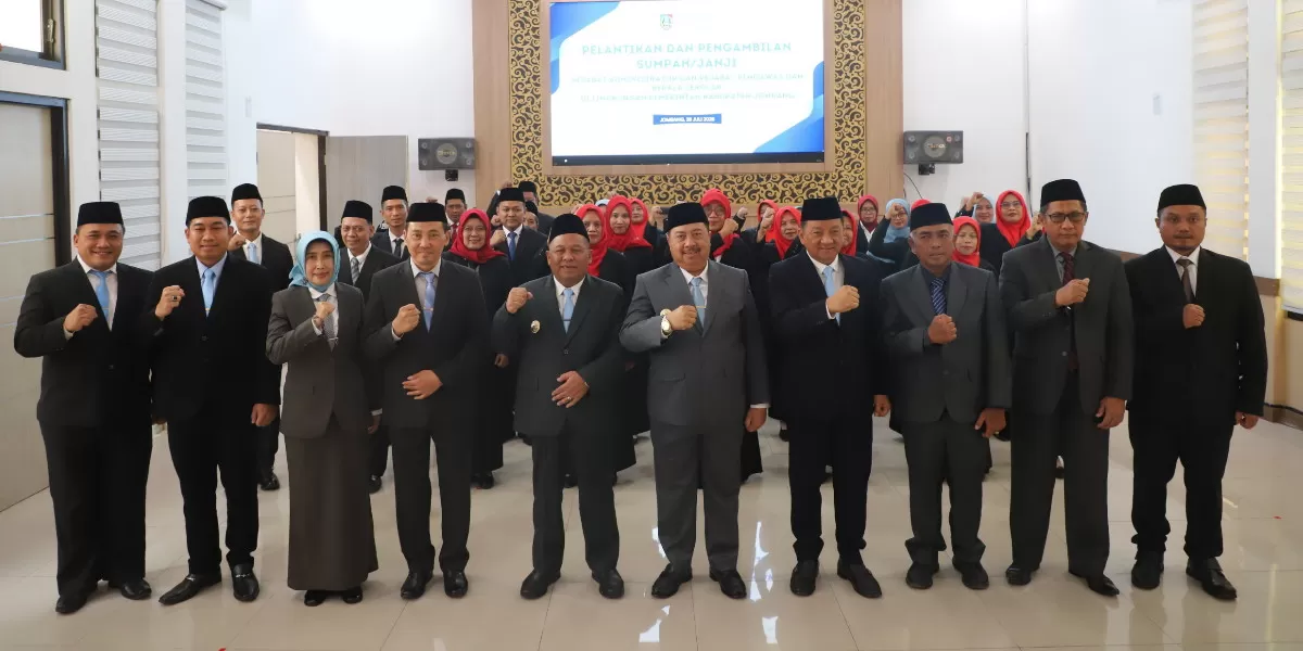 Bupati Warsubi melantik pejabat administrator, pengawas, dan 19 kepala sekolah di Jombang  (Kominfo Jombang)