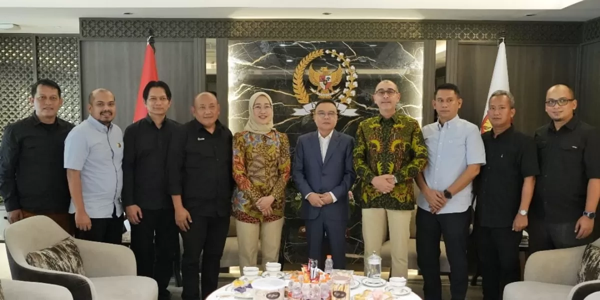 Wakil Ketua DPR RI Sufmi Dasco Ahmad bersama Komisi VI terima audiensi penyampaian aspirasi SPBUN-SGN (dok. DPR RI)