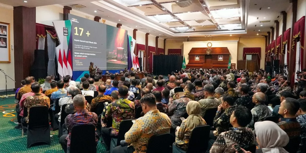 KPK dan Kemendagri memulai penguatan integritas kepala daerah melalui rakor di Surabaya yang diikuti 47 pemda Jatim dan Bali (kpk.go.id)