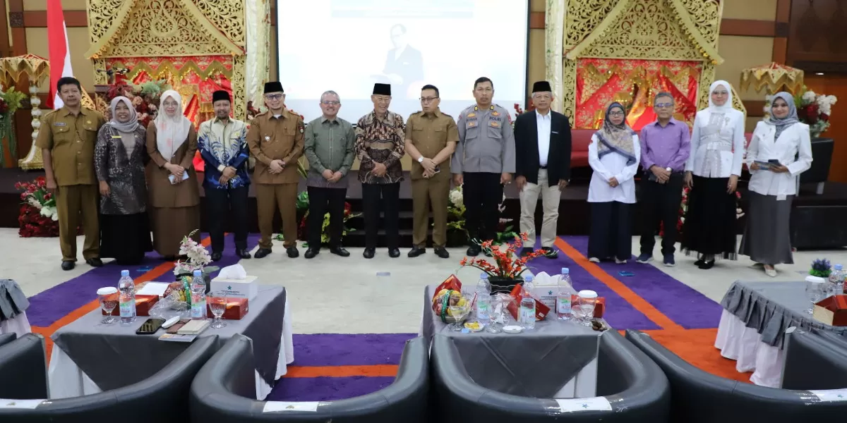 Wakil Wali Kota Bukittinggi, Ibnu Asis dan undangan di Pekan Literasi Bung Hatta Tahun 2026 dalam rangka memperingati 124 tahun hari lahir Mohammad Hatta resmi digelar di Kota Bukittinggi, Sumatera Barat, Selasa (11/8/2026) (Promedia Group)