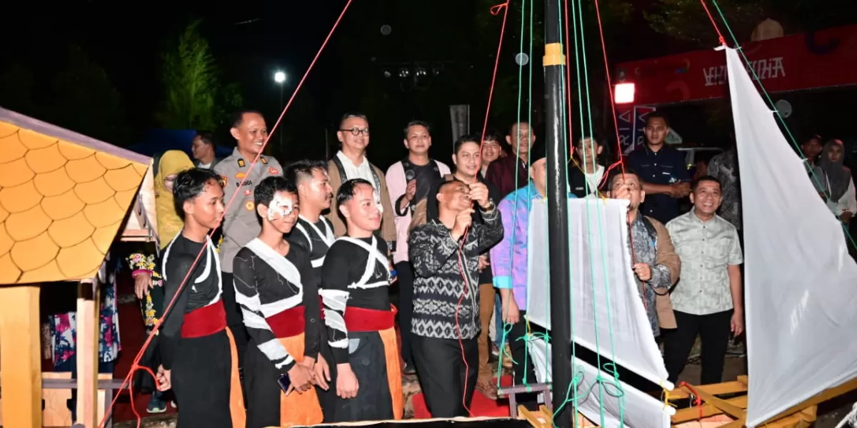Ketua Harian ICCN Sam Vicky Herinadharma menyampaikan apresiasi terhadap Ekraforia 2026 dan mendorong pengembangan kawasan bersejarah Bengkalis sebagai ruang kreatif (Promedia Teknologi Indonesia)