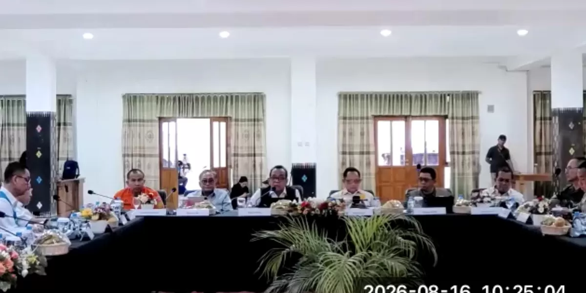 Menko PMK Pratikno memimpin rapat koordinasi penanggulangan gempa Pulau Flores, NTT, sekaligus memastikan dukungan pemerintah pusat untuk percepatan pemulihan (Promedia Teknologi Indonesia)