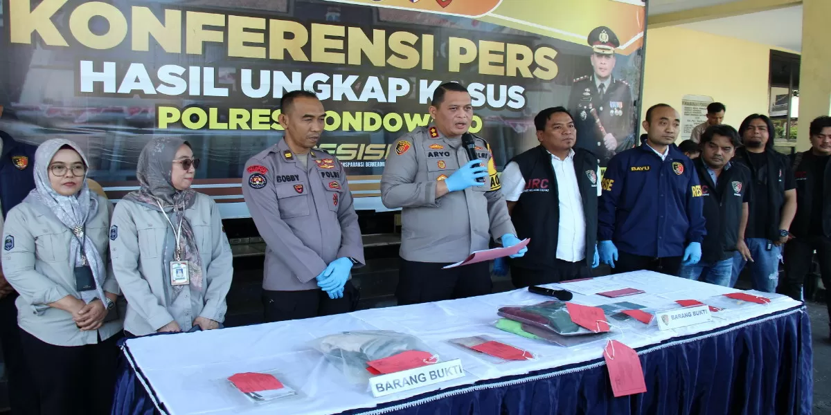 Polres Bondowoso mengungkap dugaan penadahan truk Mitsubishi Colt tahun 1981 tanpa STNK dan BPKB dalam konferensi pers di Mapolres Bondowoso (Humas Polres Bondowoso)