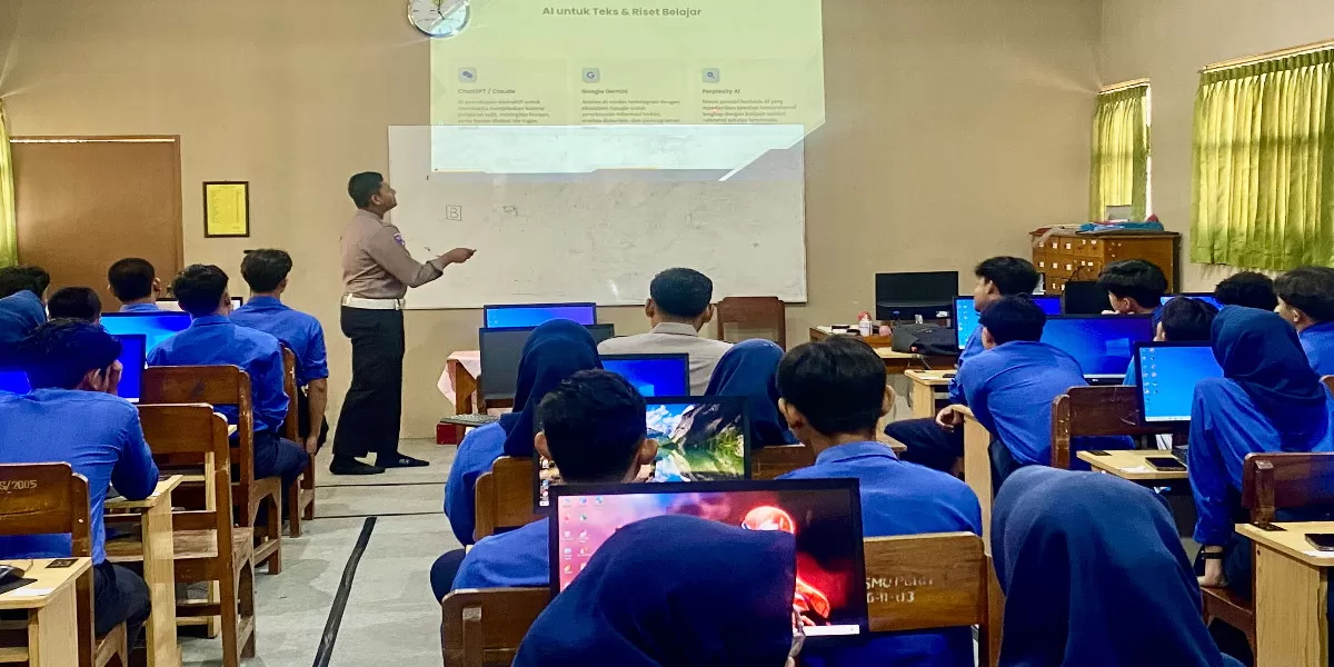 Polres Jombang memberikan sosialisasi pemanfaatan teknologi Artificial Intelligence secara bijak kepada 60 pelajar SMA PGRI 1 Jombang (Humas Polres Jombang)