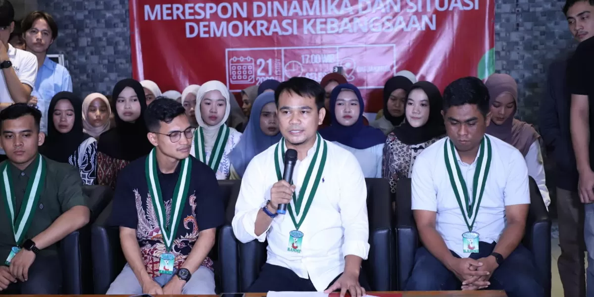 Ketua KAMMI Amri Akbar menyampaikan sikap organisasi terkait situasi demokrasi dan rencana aksi AMPB di Gedung DPR RI pada 27 Agustus 2026 (Promedia Teknologi Indonesia)