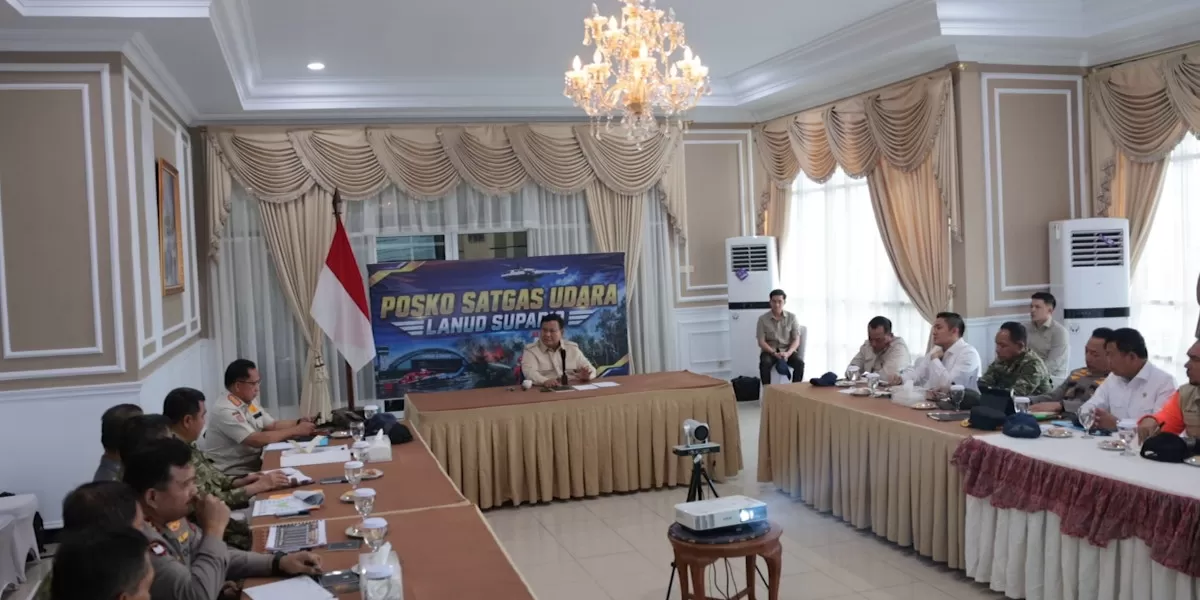 Presiden Prabowo Subianto meninjau langsung kondisi karhutla di Kalimantan Barat dan menerima laporan terkini mengenai titik panas dari BNPB (Promedia Group)