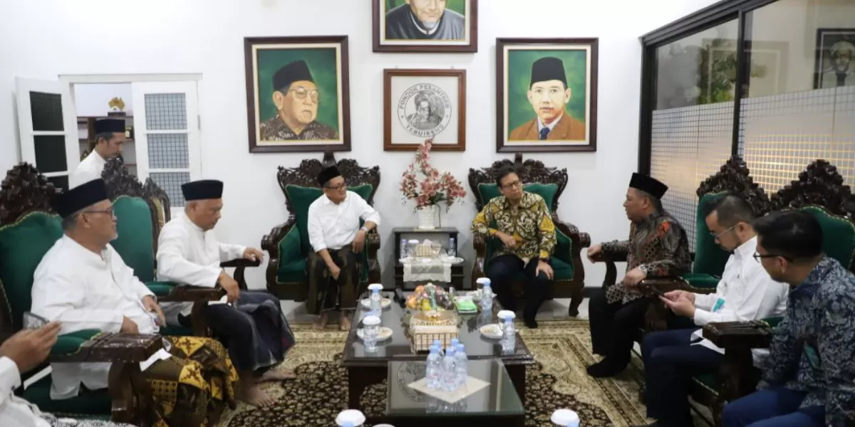 Menteri Kesehatan Budi Gunadi Sadikin meninjau skrining Tuberkulosis dan Cek Kesehatan Gratis menggunakan Portable X-Ray di PP Tebuireng, Jombang (dok.istimewa)