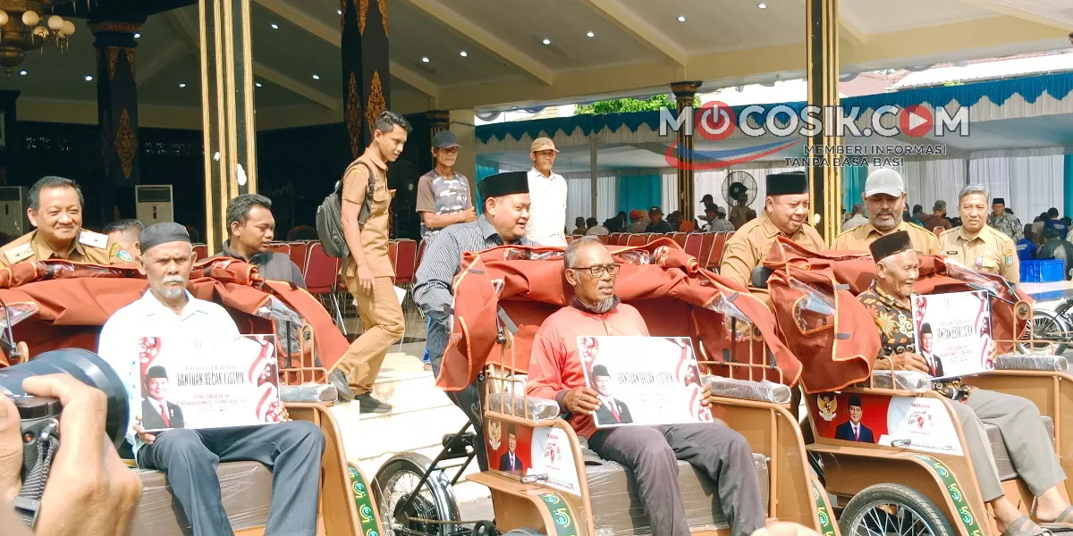 Sebanyak 200 tukang becak di Jombang menerima becak listrik bantuan Presiden Prabowo melalui Yayasan GSN (Rudiyanto)