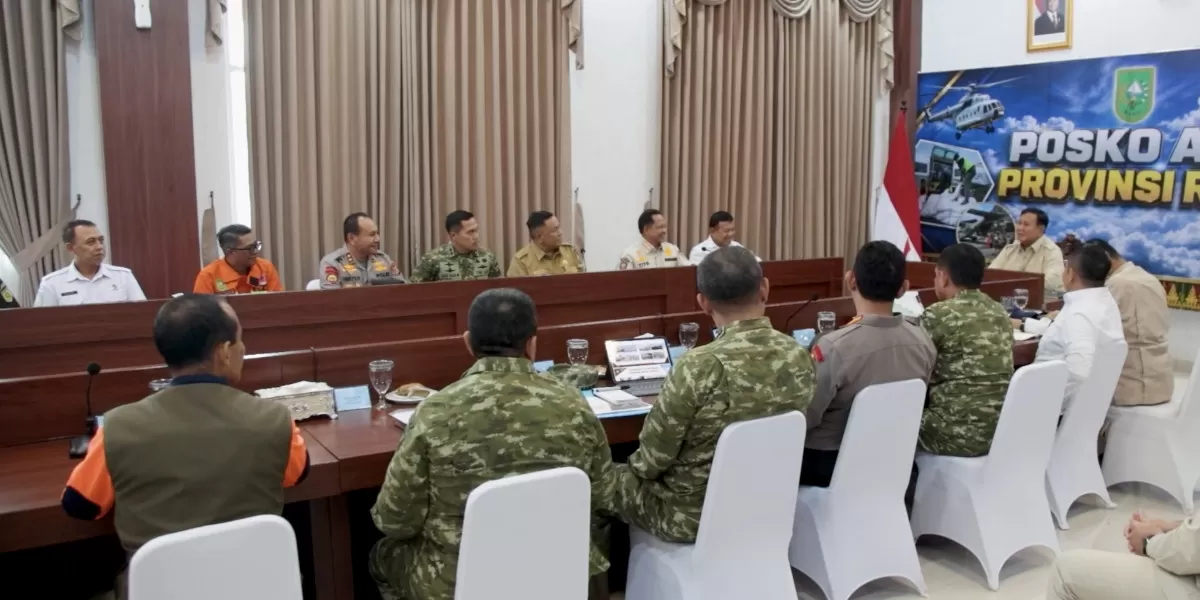 Presiden Prabowo Subianto memimpin rapat penanganan karhutla di Pekanbaru, Riau, dan menginstruksikan pembangunan sumur bor di sekitar hotspot (Promedia Group)
