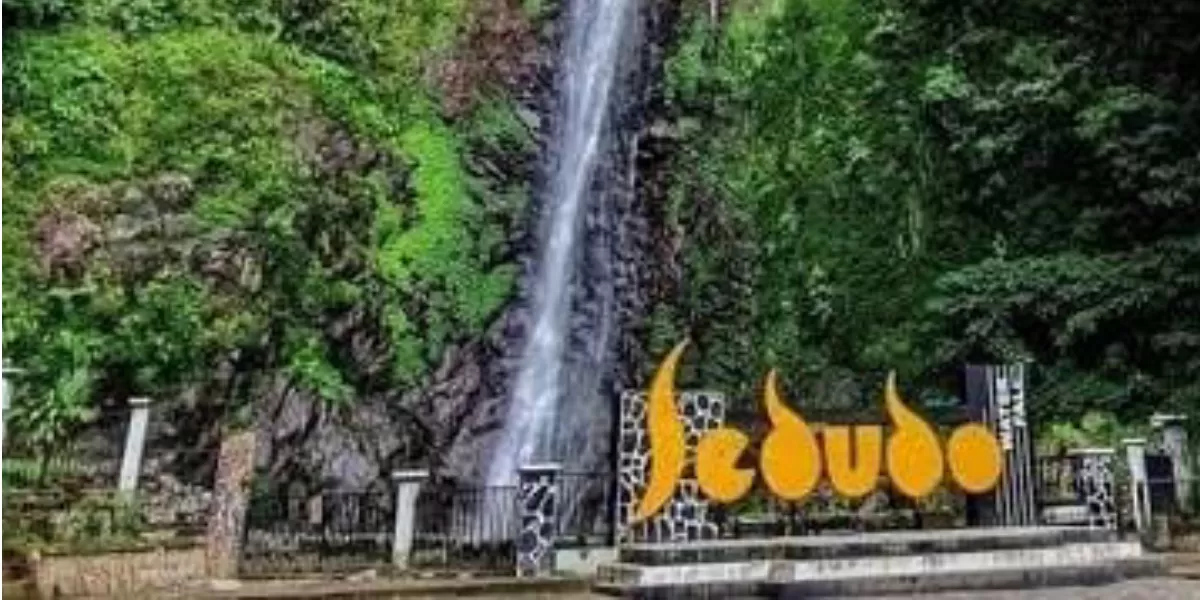 Pesona Air Terjun Sedudo di Desa Ngliman, Kecamatan Sawahan, Nganjuk, yang berada di kawasan pegunungan dengan suasana sejuk dan panorama alam (dok.istimewa)
