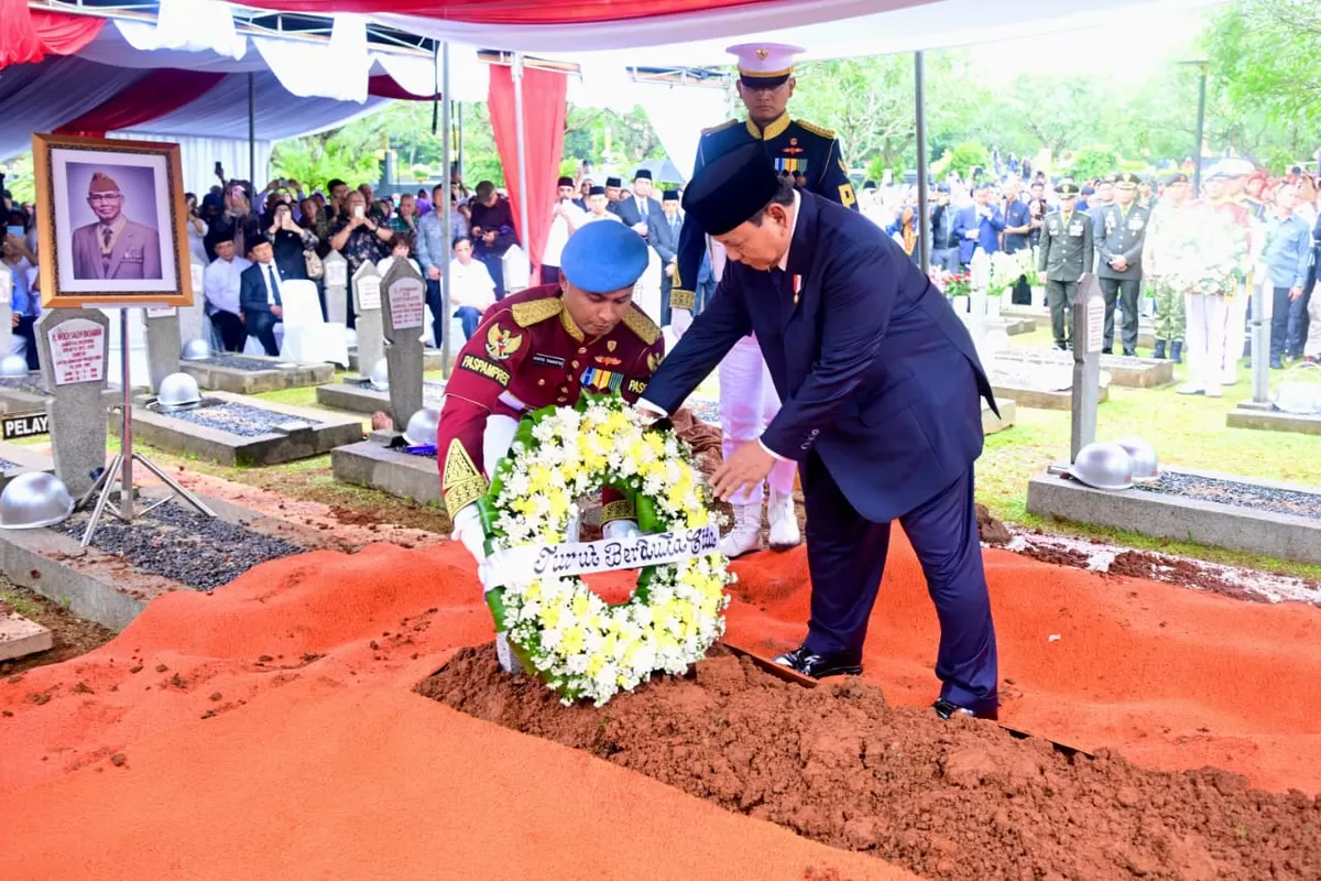 Presiden Prabowo Subianto saat hadir di pemakan alm.Tri Sutrisno 