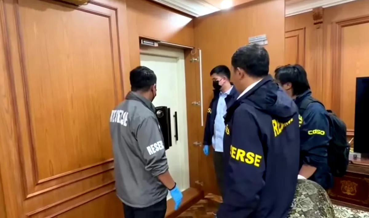 Pintu brankas yang ditemukan di rumah mewah kawasan Sentul terkait penggeledahan Jampidsus Febrie Adriansyah. (Thread/islah_bahrawi)