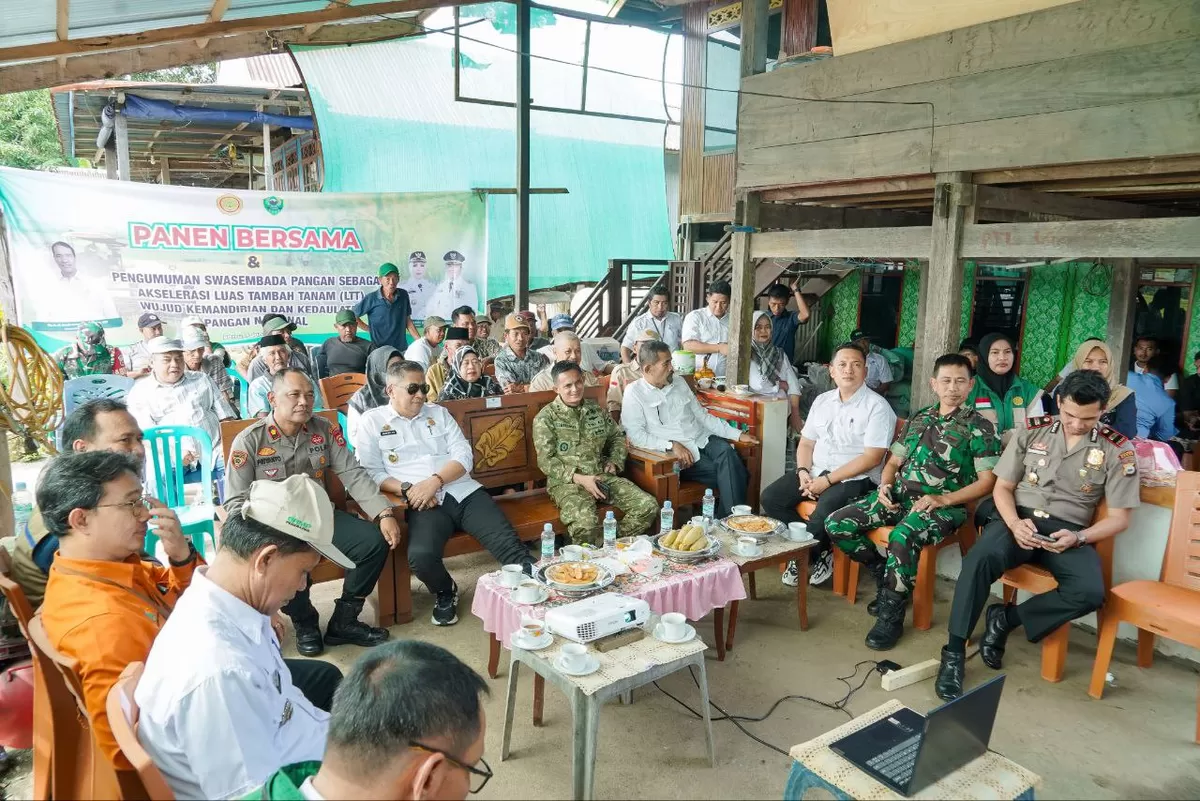 Wakil Bupati Barru Abustan A Bintang ikuti Panen Raya melalui virtual.