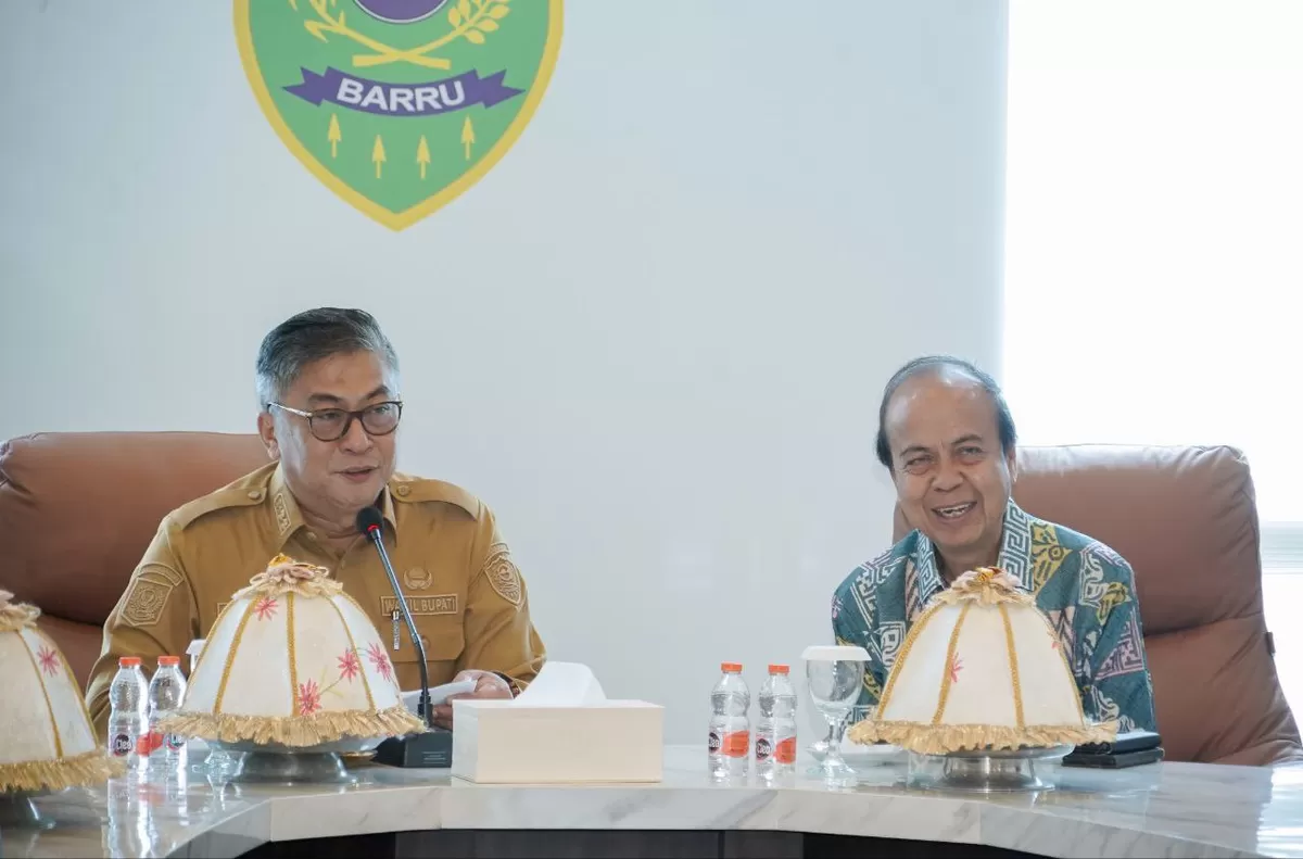 Wakil Bupati Barru Abustan A Bintang bersama Prof. Dr. Hafid Abbas dari BREXA Raya Indonesia.