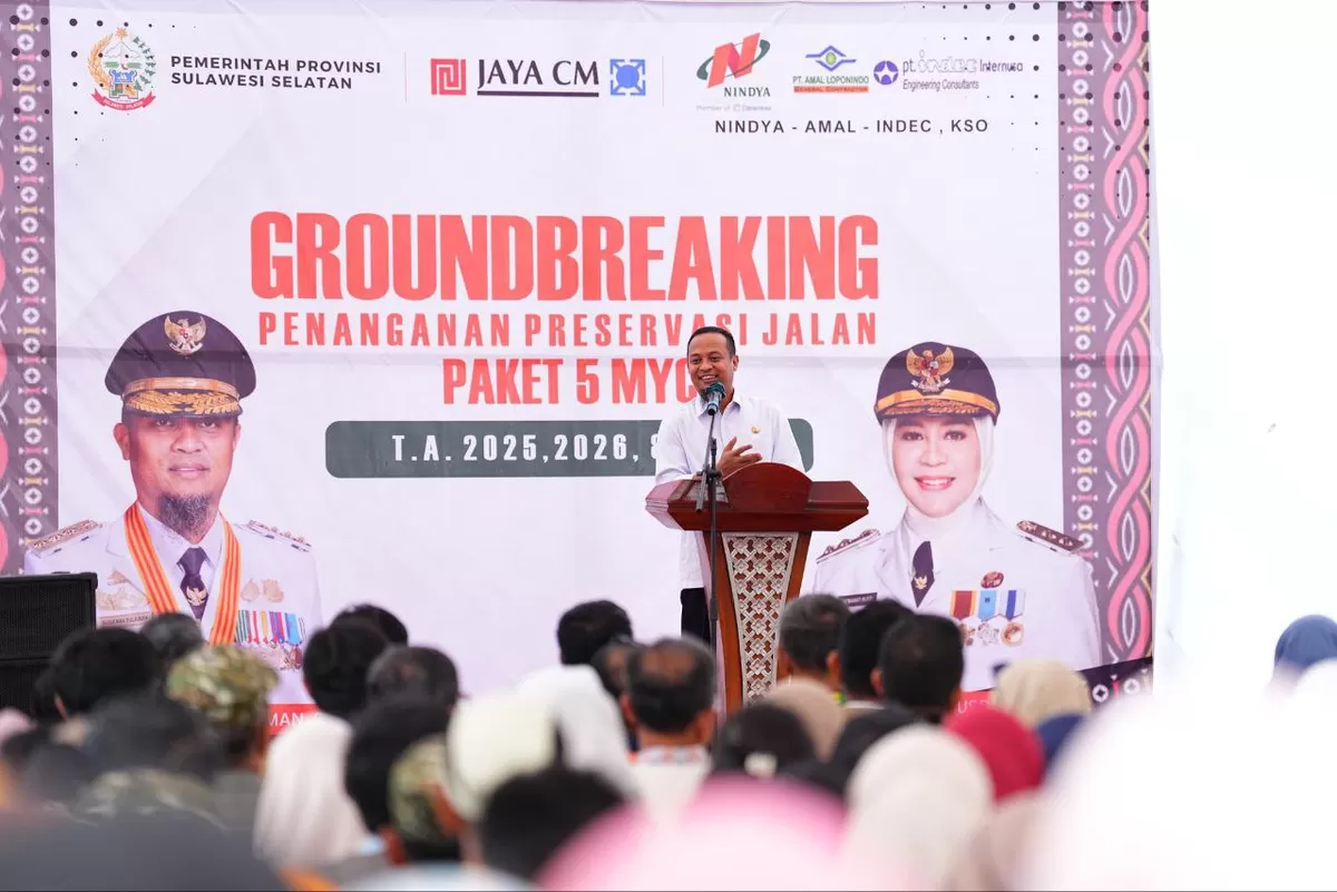 Gubernur Sulsel Ground Breaking Paket 5 di Poros Tanabatue&ndash;Palattae Bone.