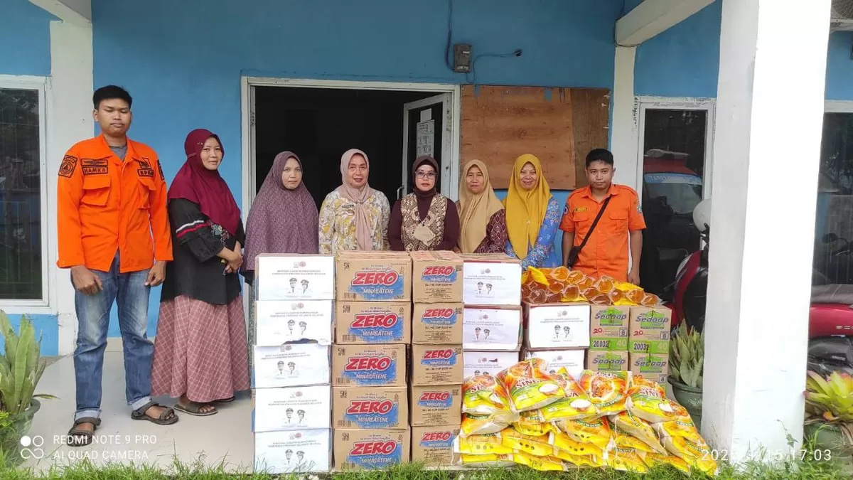 Pemprov Sulsel menyerahkan bantuan kepada korban angin puting beliung di Pangkep.
