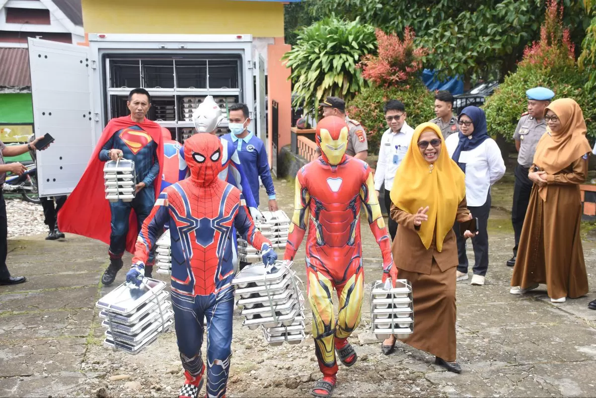 SPPG atau dapur milik Polres Bulukumba mulai beroperasi dengan nuangsa super hero.