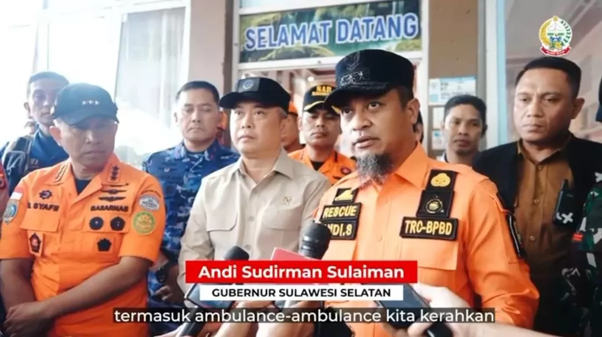 Gubernur Sulsel Andi Sudirman didampingi Menteri Perhubungan Dudy Purwagandhi.