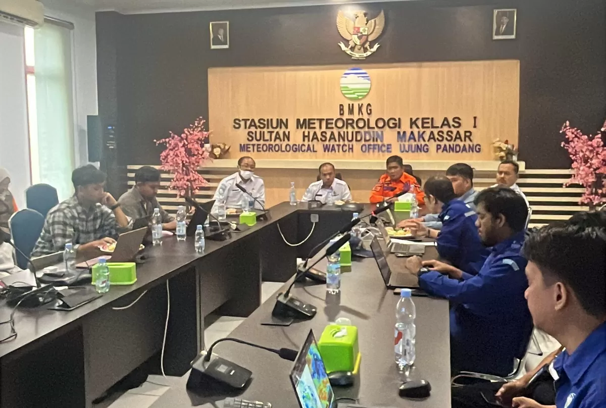 Basarnas bersama BMKG membahas terkait proses evakuasi korban pesawat ATR 42-500.
