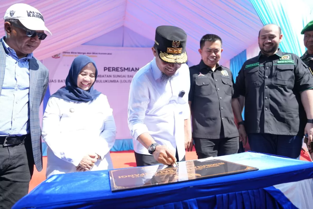 Gubernur Sulsel Andi Sudirman Sulaiman resmikan jembatan penghubung Sinjai-Bulukumba Jembatan Balampangi.