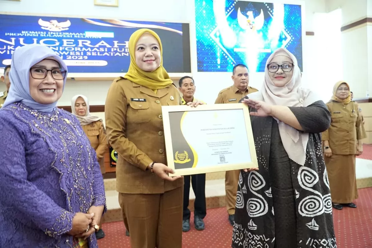Kepala Dinas Komunikasi, Informatika dan Persandian Kabupaten Bulukumba, Andi Uke Indah Permatasari (tengah).