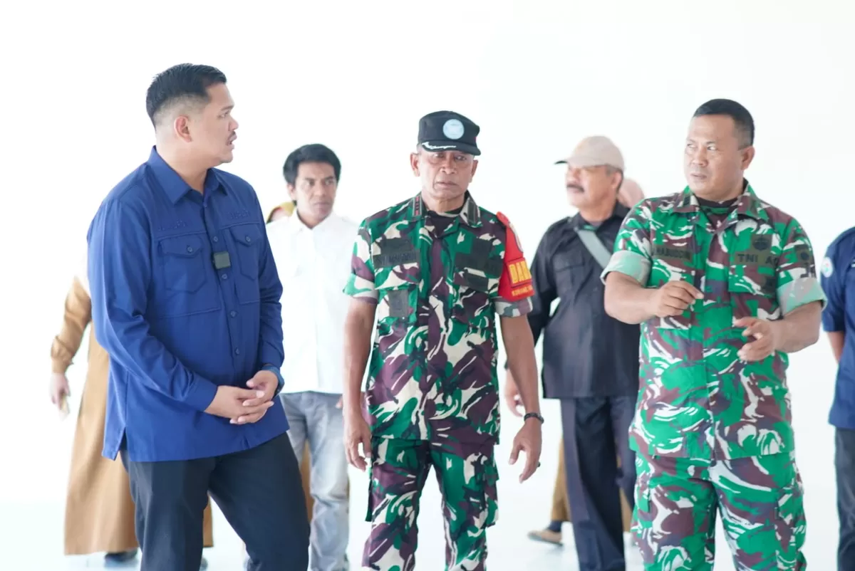 Bupati Bantaeng M Fathul Fauzy Nurdin pantau pembangunan gerai Koperasi Desa Merah Putih.