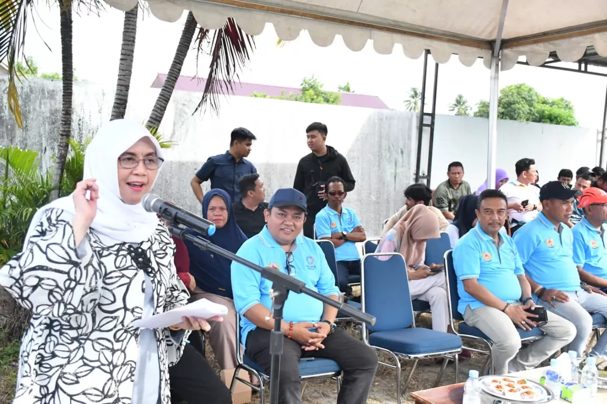 Bupati Sinjai Hj Ratnawati Arif resmi membuka Kejuaraan Renang antar pelajar dan umum.