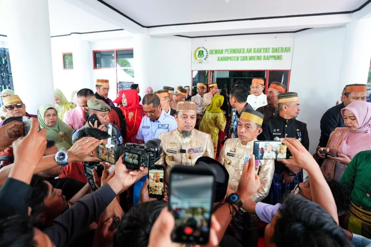 Gubernur Sulsel Andi Sudirman saat menghadiri Hari Jadi Sidrap ke-682 tahun.