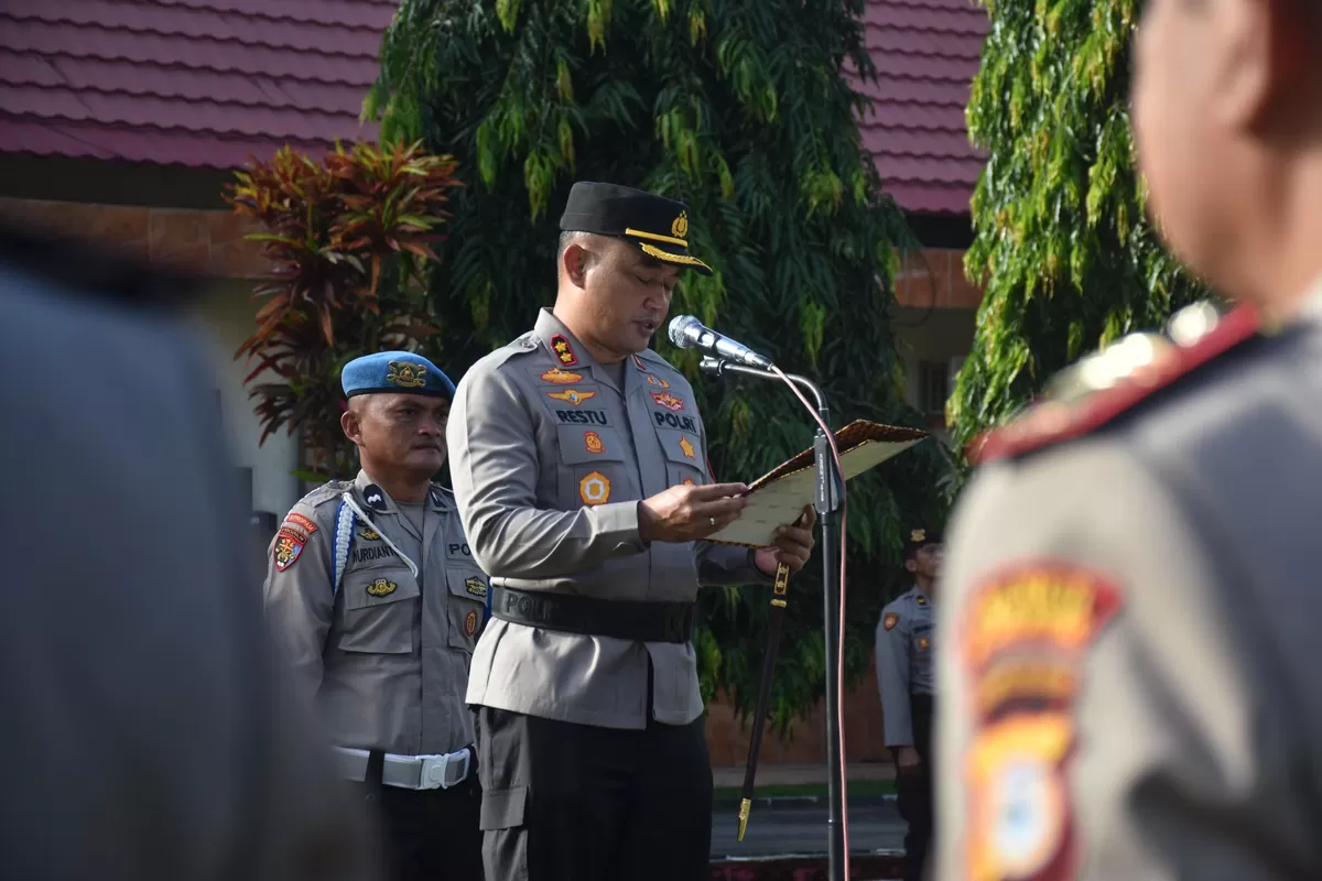 Aparat Polres Bulukumba saat melakukan apel persiapan patroli tiga tim khusus pengamanan Kamtibmas selama bulan suci Ramadan. (Sulawesinetwork.com)
