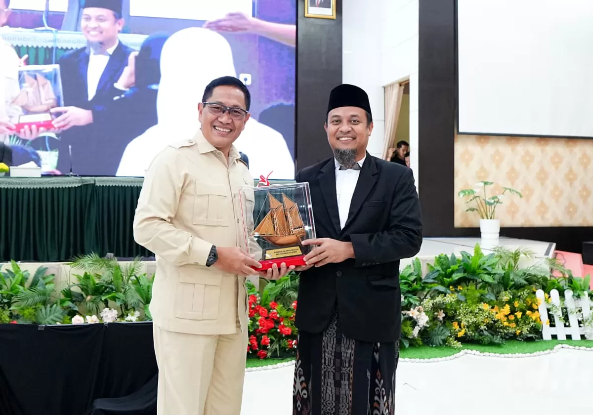 Gubernur Sulsel Andi Sudirman Sulaiman bersama Wamenhan RI Donny Ermawan saat memberikan pembekalan wawasan kebangsaan kepada ASN di Aula Asrama Haji Sudiang, Makassar.