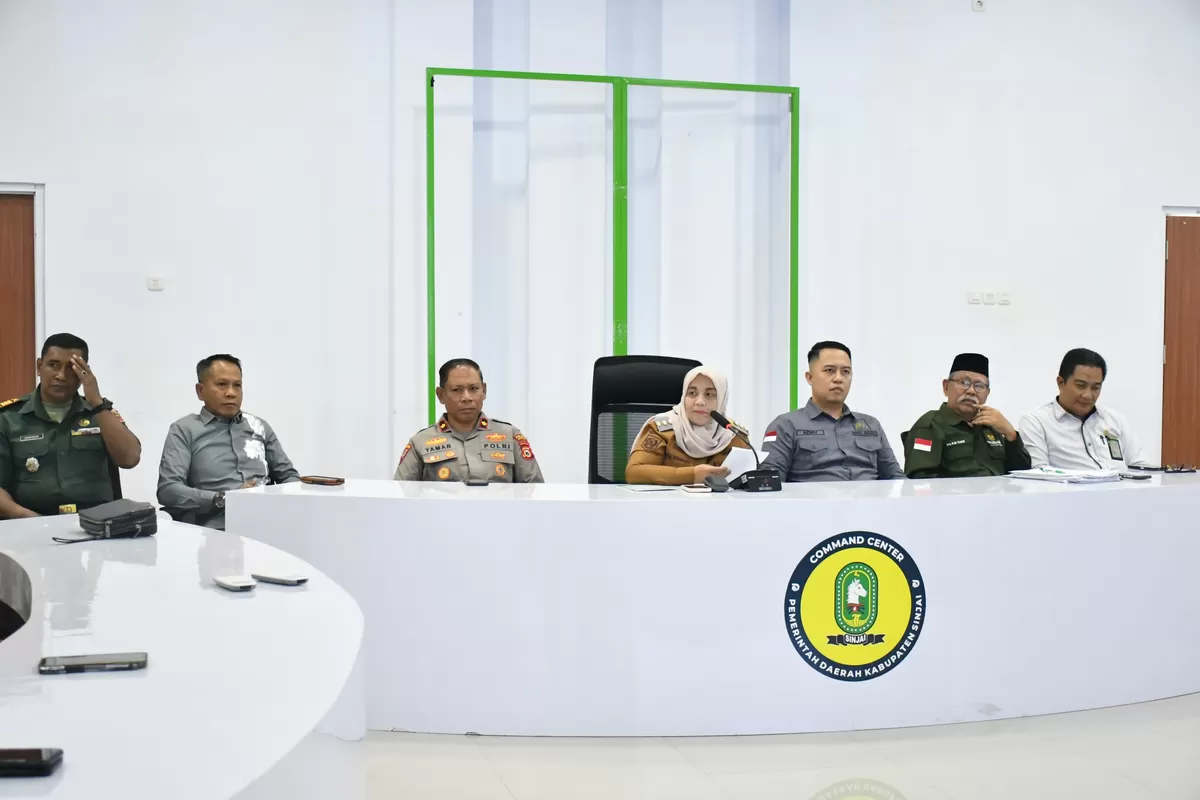 Bupati Sinjai Hj Ratnawati Arif pimpin rapat pembahasan penetapan zakat bersama Baznas. 