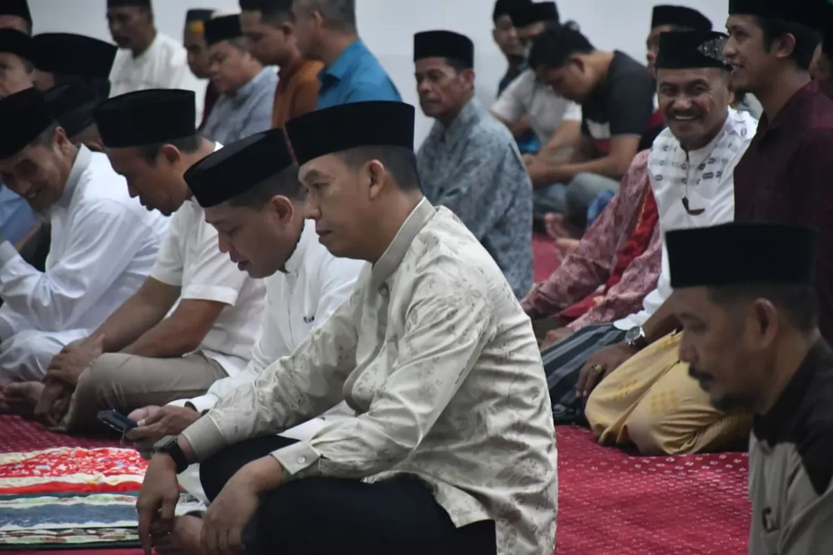 Wakil Bupati Sinjai Andi Mahyanto Mazda saat menghadiri safari Ramadhan.