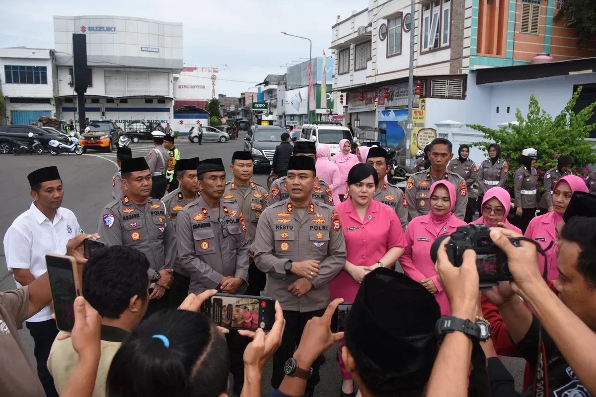 Kapolres Bulukumba AKNP Restu Wijayanto memberikan keterangan pers.