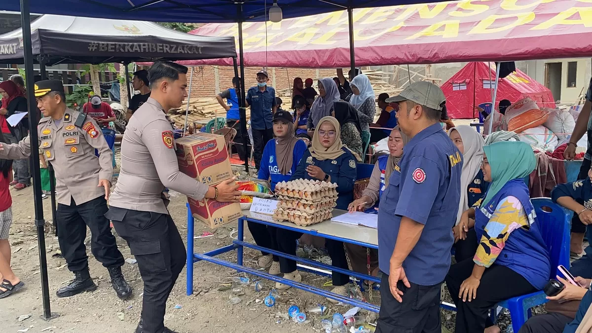 Polres Bulukumba salurkan bantuan kepada korban kebakaran di Terang-terang.