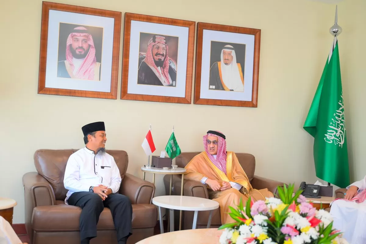 Gubernur Sulsel Andi Sudirman Sulaiman saat melakukan pertemuan silaturahmi dan diskusi mengenai situasi geopolitik Timur Tengah bersama Dubes Arab Saudi, YM Faisal Abdullah Al Amoudi, di Jakarta. (sulawesinetwork.com)