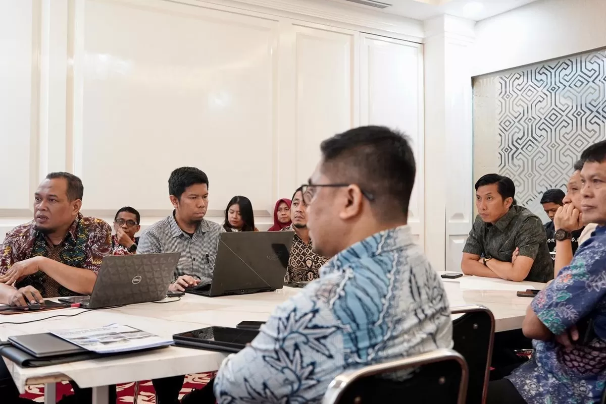 Kepala Dinas Bina Marga dan Bina Konstruksi Ir. H. Andi Ihsan. S.T., M.M hadiri rapat Pembahasan Preservasi Jalan Multi Years Contrak Paket 6.