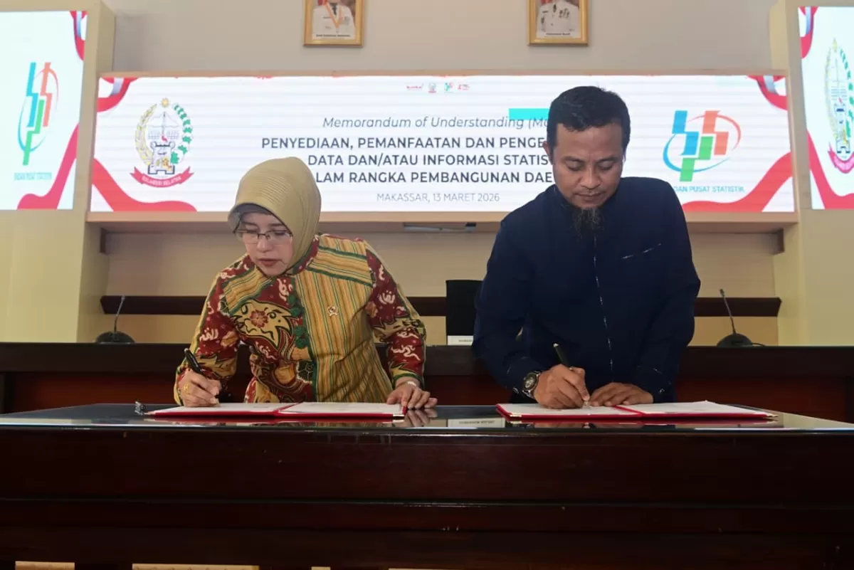 Gubernur Sulsel Andi Sudirman bersama Kepala Badan Pusat Statistik (BPS) RI, Amalia Adininggar Widyasanti.