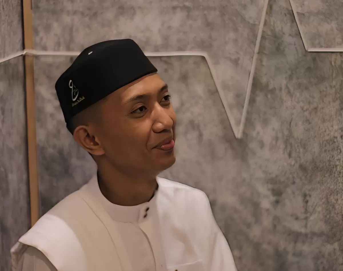 Ustadz Sofyan Setiawan, S.Sos, Hafidz 30 Juz asal Manjalling.