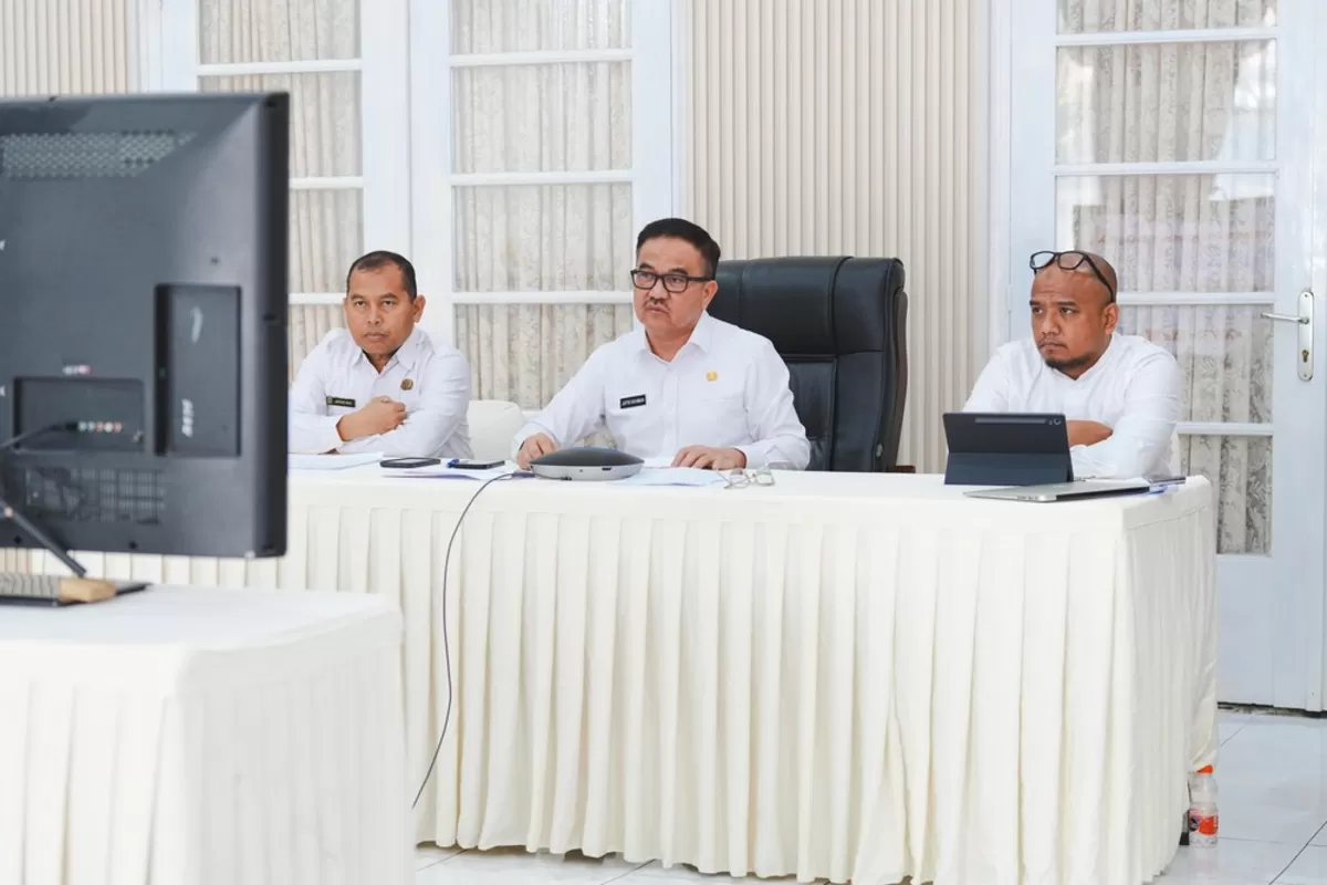 Sekda Sulsel Jufri Rahman (tengah)