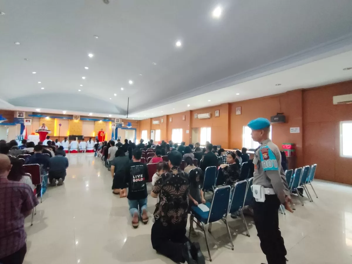 Personel Polres Bulukumba diterjunkan kawal peringatan Wafat Isa Almasi.