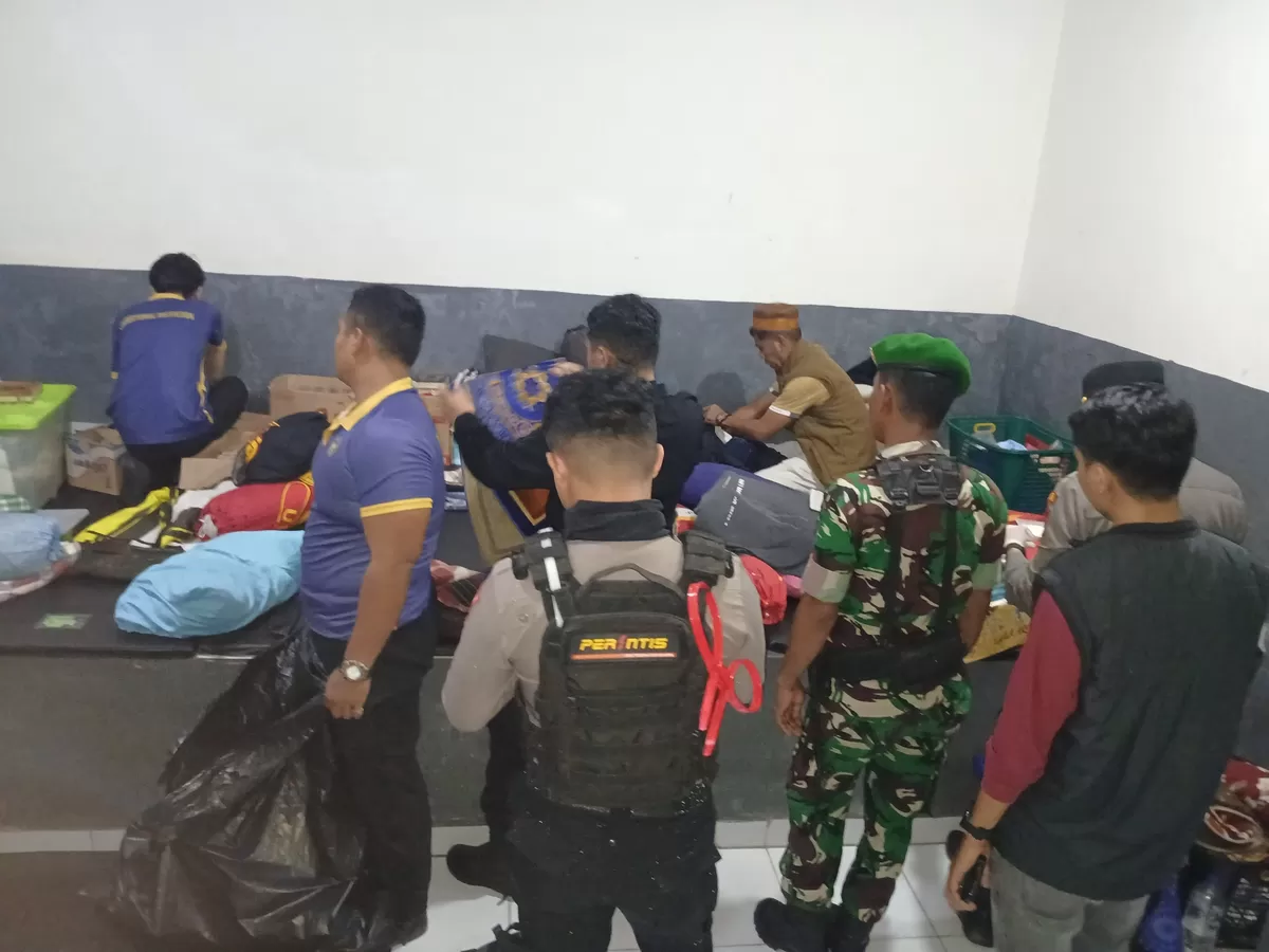 TNI-Polri bersama petugas Lapas Kelas IIA Bulukumba melakukan sidak.