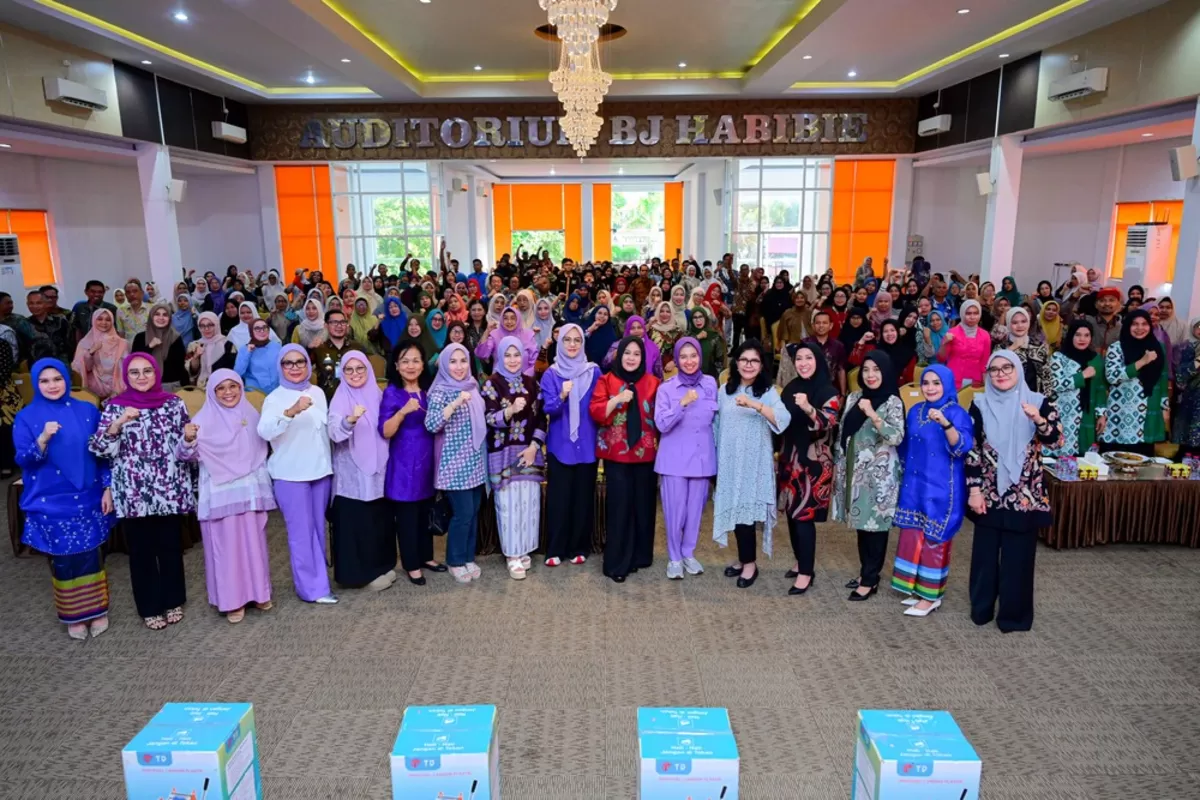 Wagub Sulsel Fatmawati Rusdi bersama Ketua DPRD Sulsel Andi Rachmatika Dewi.
