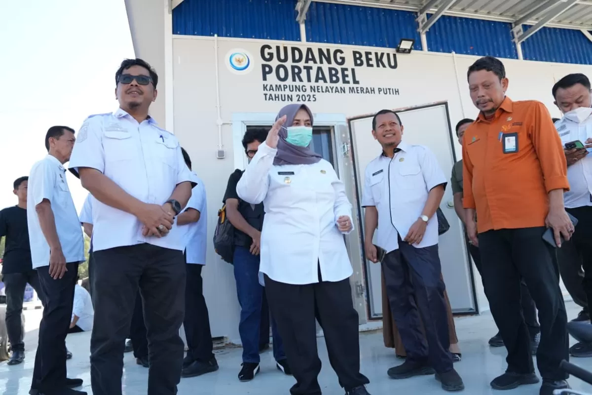 Bupati Sinjai Hj Ratnawati Arif tinjau Kampung Nelayan Merah Putih.