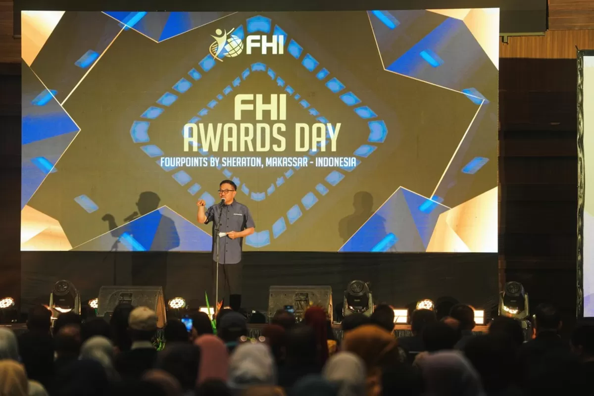 Sekda Sulsel Jufri Rahman saat menghadiri Forever Healthy Indonesia (FHI) Awarding Day di Makassar, Minggu, 19 April 2026.