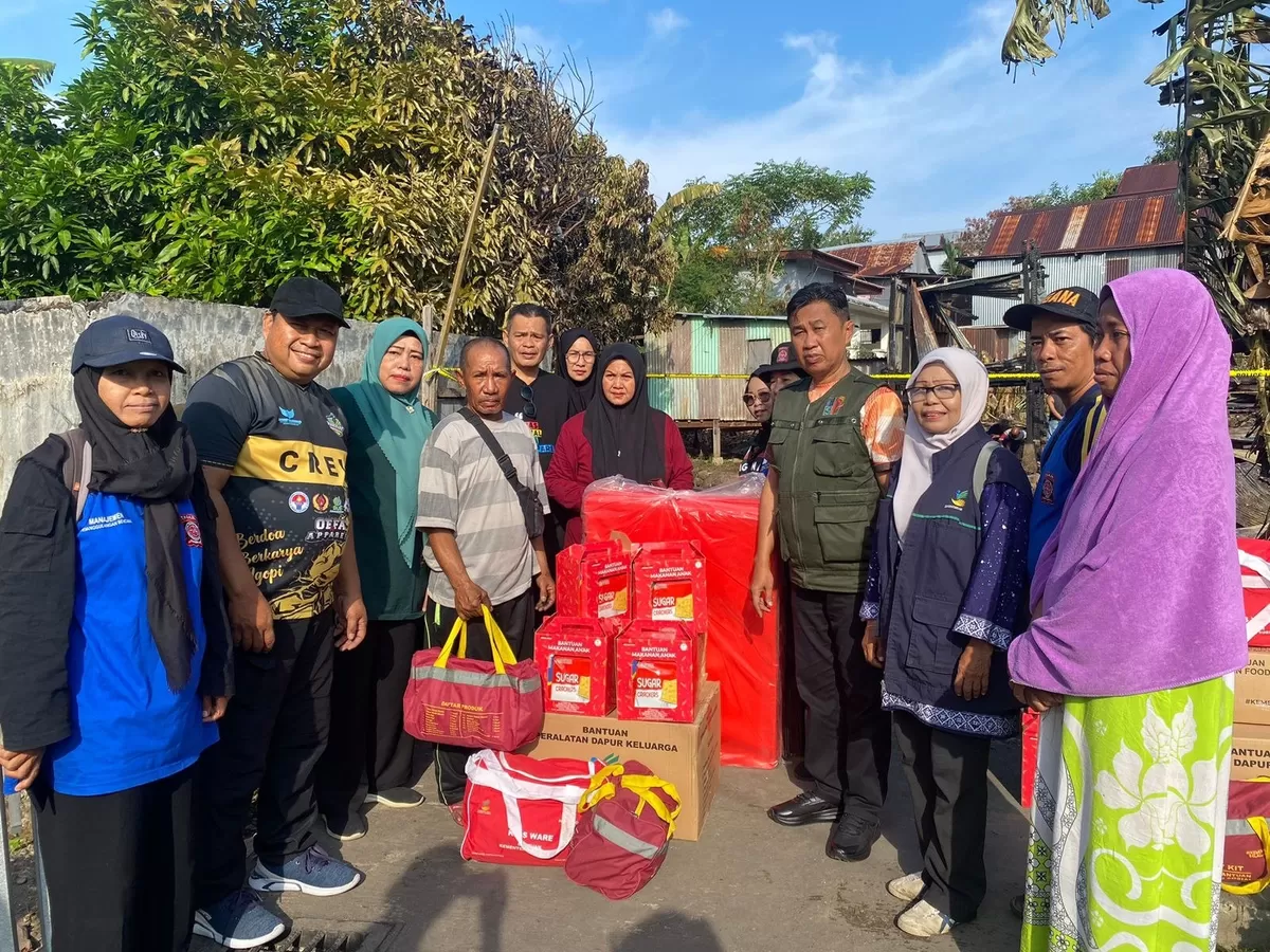 Bantuan Gubernur Sulsel Andi Sudirman untuk Korban Kebakaran di Parepare.